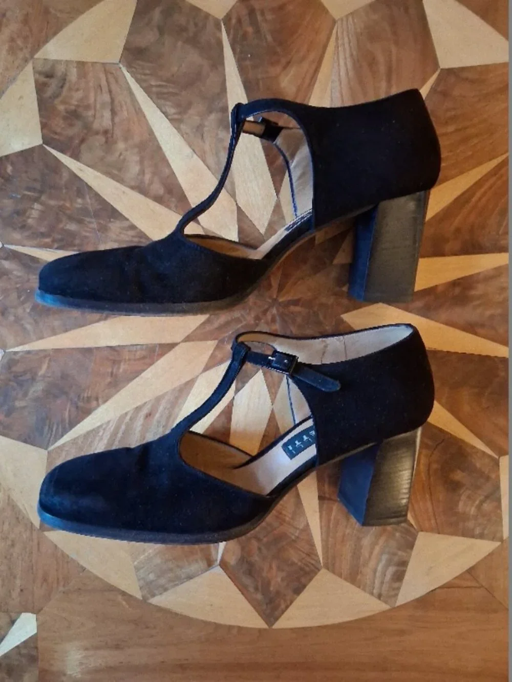 Fratelli Rossetti Classic Black Suede Soft Square-Toe T-Strap Heels US 9.5 M